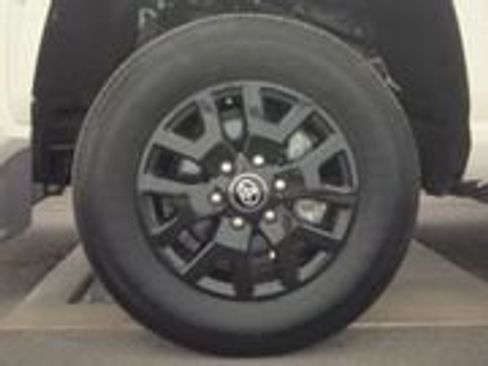 Used 2024 Toyota Tacoma SR5 w/ SR5 Upgrade Package AWD/4WD image 7