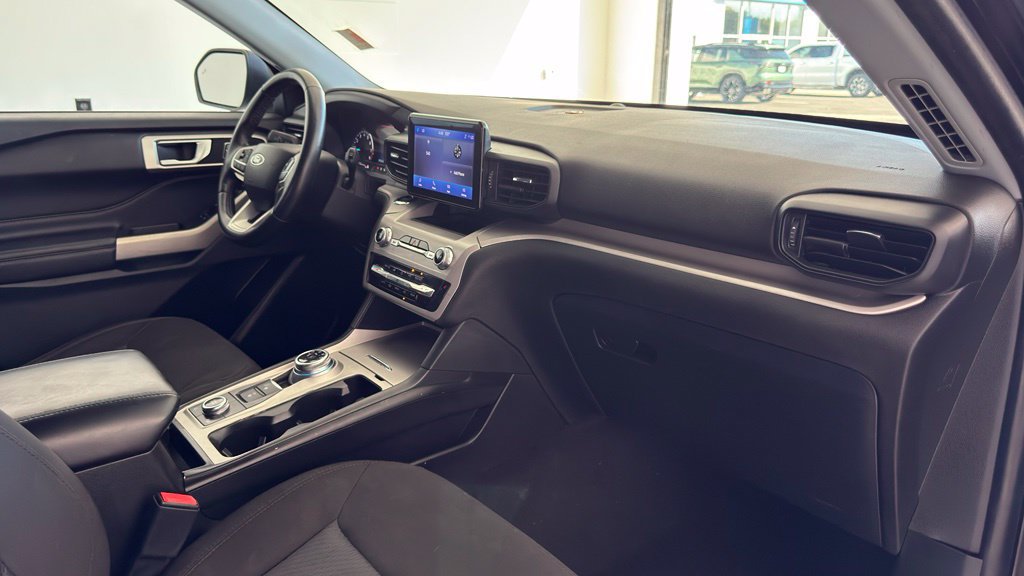 Used 2023 Ford Explorer XLT AWD/4WD image 40