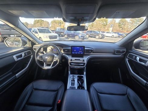 Used 2024 Ford Explorer XLT w/ Equipment Group 202A image 8