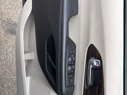 Used 2023 Chrysler Pacifica Limited image 16