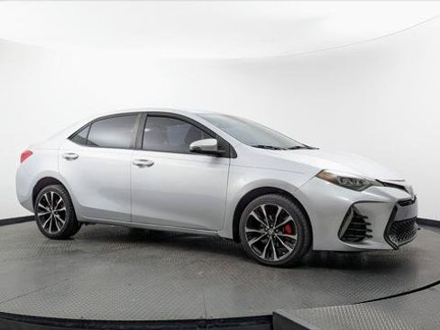 Used 2018 Toyota Corolla SE FWD image 11
