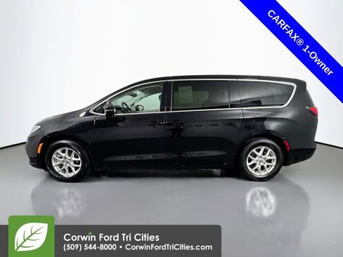 Used 2024 Chrysler Pacifica Touring-L image 6