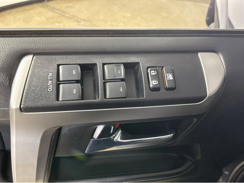 Used 2017 Toyota 4Runner SR5 Premium image 34