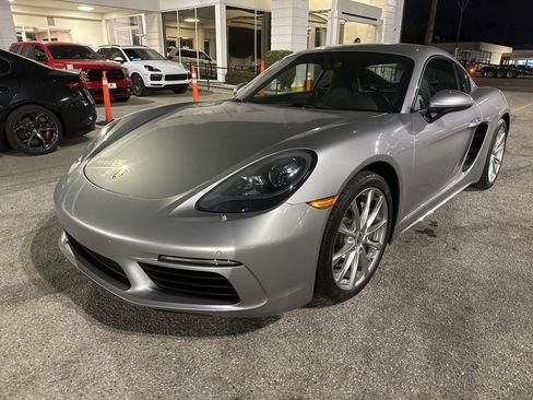 Used 2017 Porsche 718 Cayman image 3