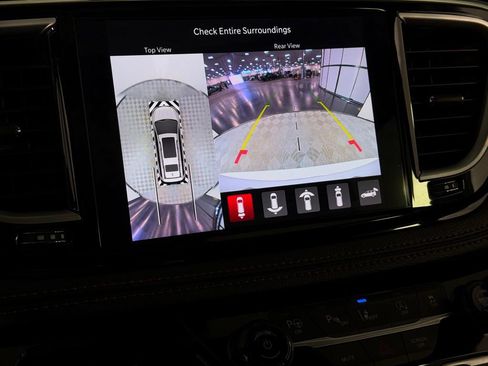 Certified 2024 Chrysler Pacifica Pinnacle image 18