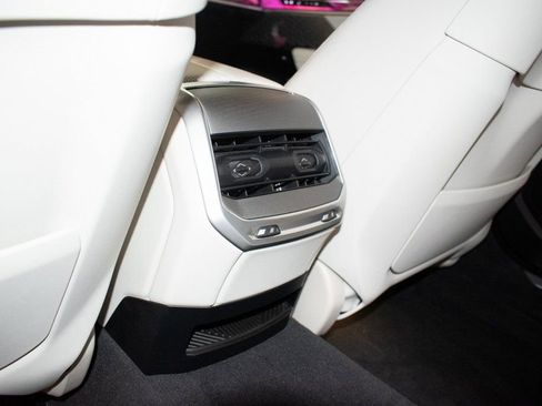 Certified 2023 BMW 760i xDrive AWD/4WD image 25
