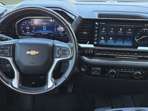 Used 2022 Chevrolet Silverado 1500 LT image 9