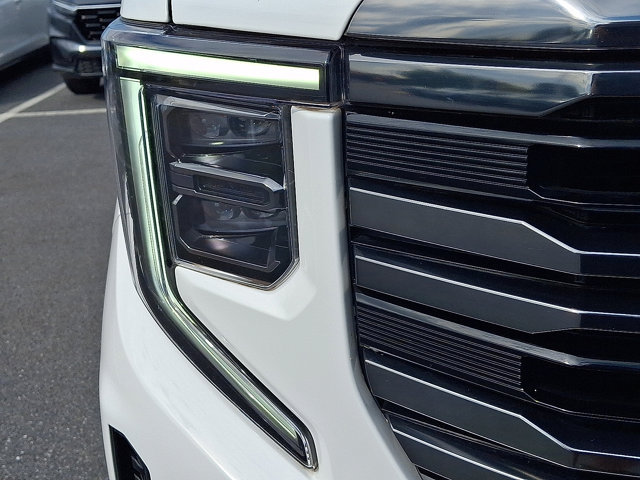 Used 2023 GMC Sierra 1500 AT4 w/ AT4 Premium Package AWD/4WD image 9