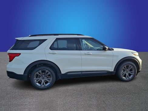 Used 2023 Ford Explorer XLT w/ Equipment Group 202A AWD/4WD image 4