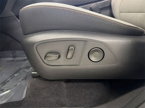 Certified 2025 Chevrolet Traverse LT image 24