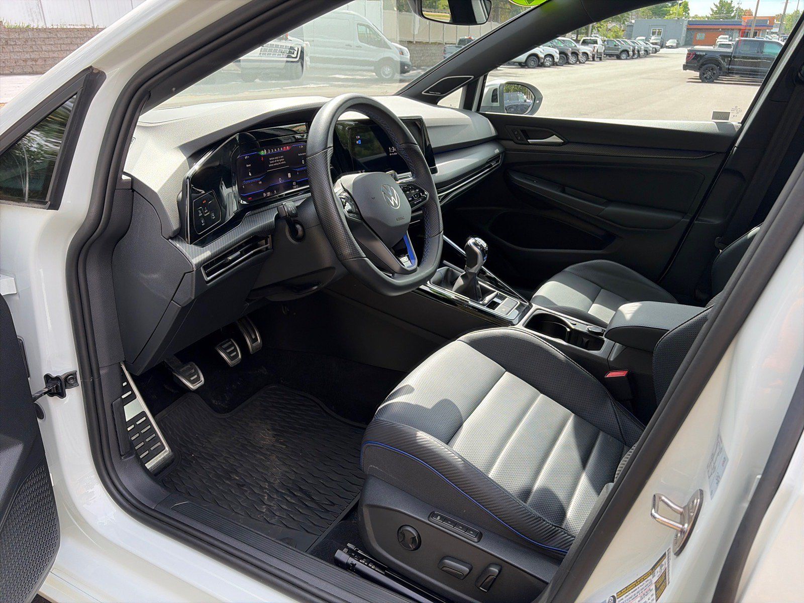 Used 2024 Volkswagen Golf R AWD/4WD image 9