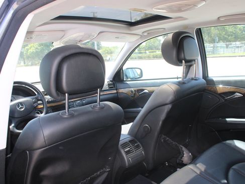 Used 2007 Mercedes-Benz E 350 4MATIC Sedan image 19