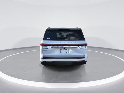 Used 2024 Lincoln Navigator L Reserve image 7