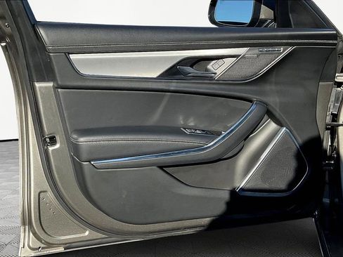 Used 2022 Jaguar XF R-Dynamic SE image 19