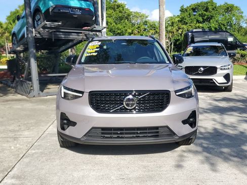 Certified 2026 Volvo XC40 B5 Plus AWD/4WD image 2