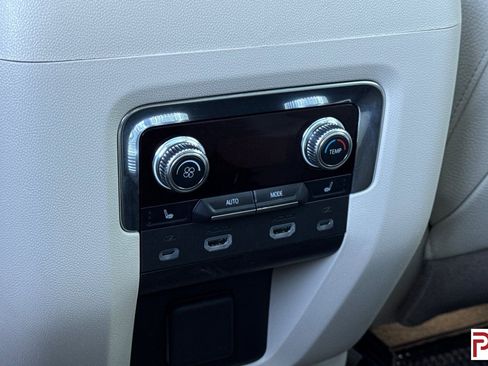 Certified 2022 GMC Yukon Denali w/ Denali Premium Package AWD/4WD image 15
