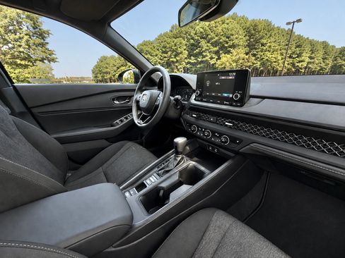 Used 2023 Honda Accord EX image 16