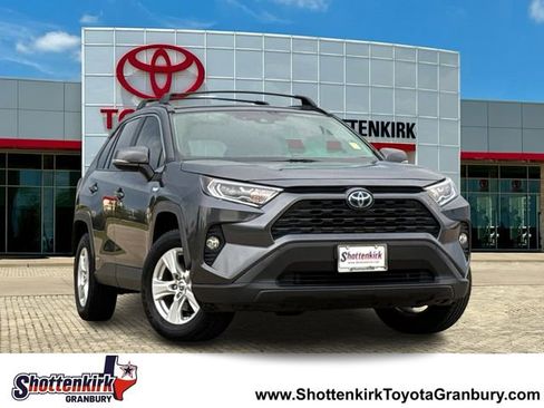 Used 2020 Toyota RAV4 XLE w/ Convenience Package AWD/4WD image 1
