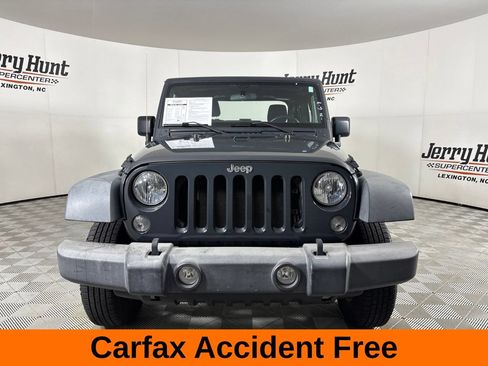 Used 2018 Jeep Wrangler Sport w/ Connectivity Group AWD/4WD image 3