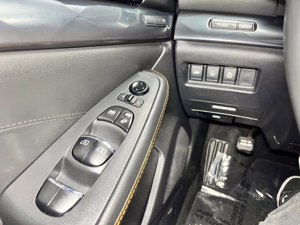 Used 2022 Nissan Maxima SR w/ Sport Mat Group FWD image 23