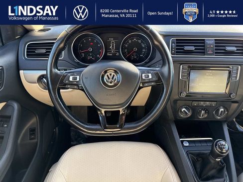 Used 2017 Volkswagen Jetta SE image 12