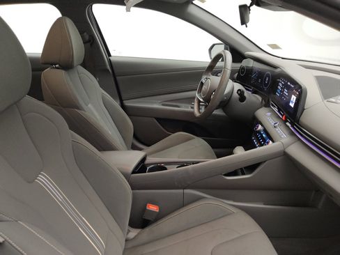 Used 2025 Hyundai Elantra SEL FWD image 21
