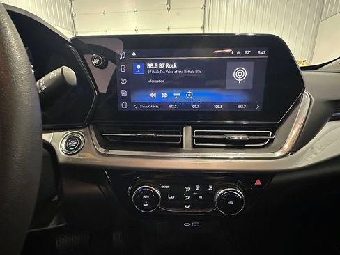 Used 2024 Chevrolet Trax LT FWD image 29