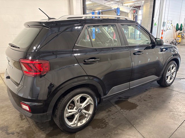 Used 2025 Hyundai Venue SEL FWD image 4