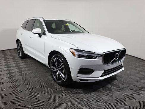 Used 2018 Volvo XC60 T5 Momentum w/ Vision Package AWD/4WD image 3