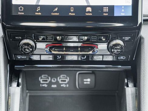 New 2025 Jeep Grand Cherokee Overland w/ Adv Protech Group III AWD/4WD image 24