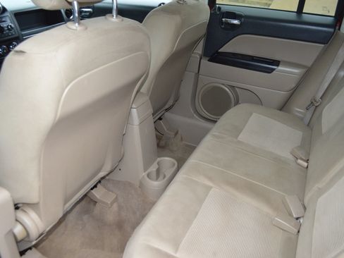 Used 2016 Jeep Patriot Latitude FWD image 18