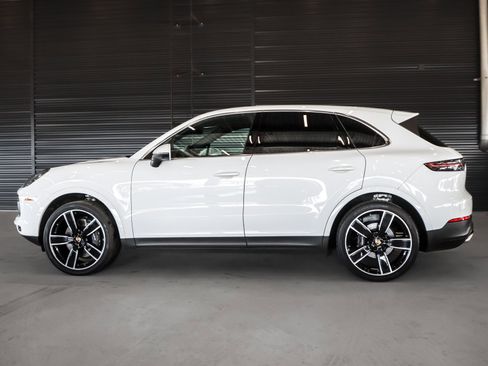 Certified 2023 Porsche Cayenne image 2