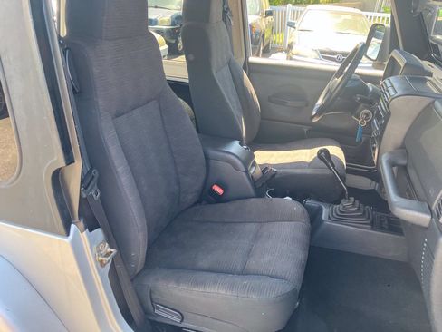 Used 2003 Jeep Wrangler X AWD/4WD image 32