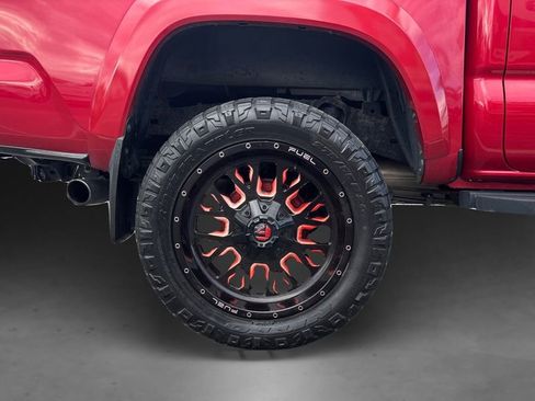 Used 2016 Toyota Tacoma Limited w/ Towing Package AWD/4WD image 19