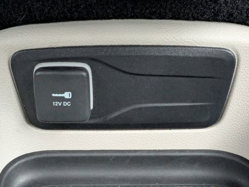 Used 2022 Chrysler Pacifica Touring-L w/ Uconnect Theater Family Group image 33