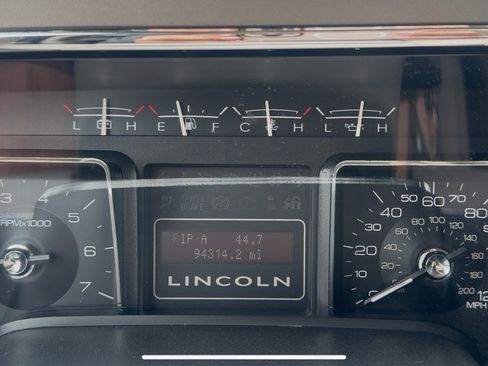 Used 2014 Lincoln Navigator 4WD image 12