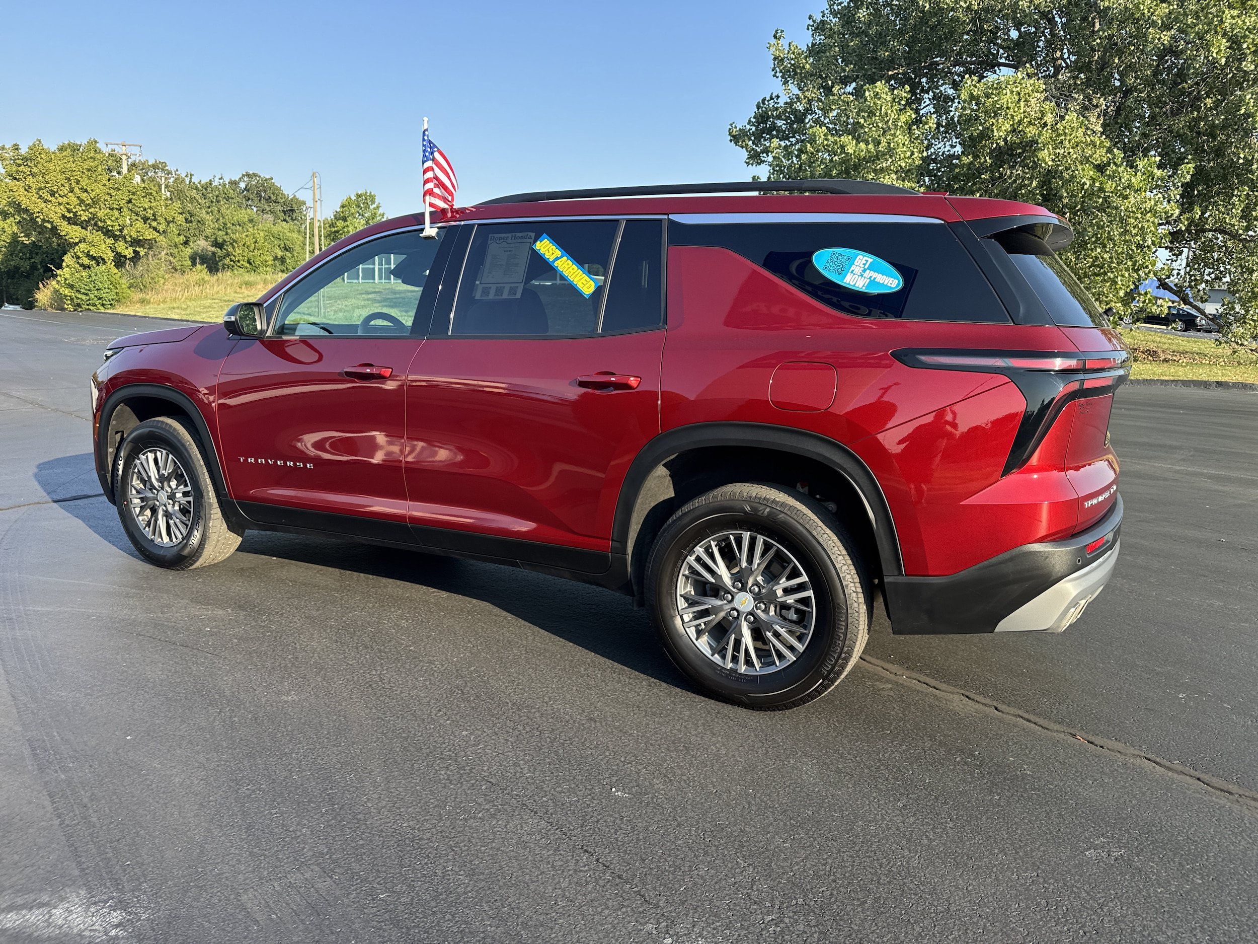 Used 2026 Chevrolet Traverse LT AWD/4WD image 3