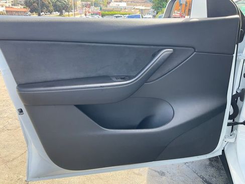 Used 2021 Tesla Model Y Long Range image 23
