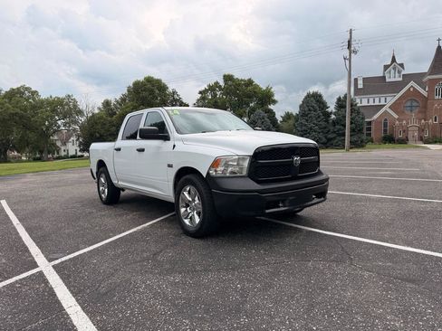 Used 2014 RAM 1500 4x4 Crew Cab image 11