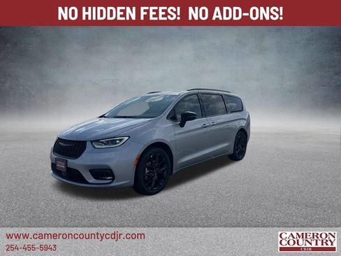 New 2026 Chrysler Pacifica Select w/ S Appearance Package FWD image 8