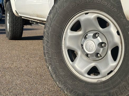 Used 2019 Toyota Tacoma SR w/ SR Convenience Package image 3