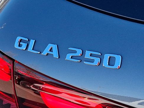 Certified 2026 Mercedes-Benz GLA 250 4MATIC image 33