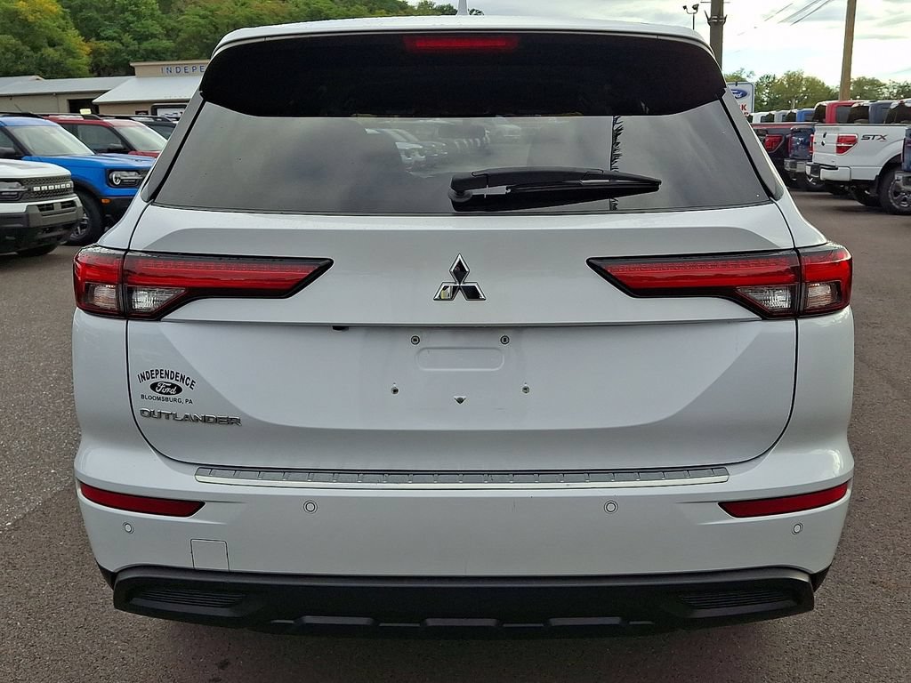 Used 2022 Mitsubishi Outlander ES AWD/4WD image 9