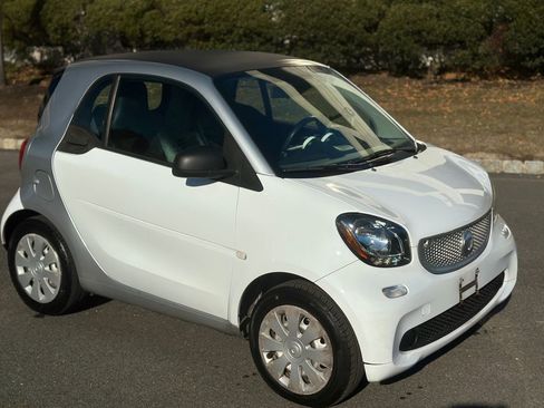 Used 2016 smart fortwo pure image 9