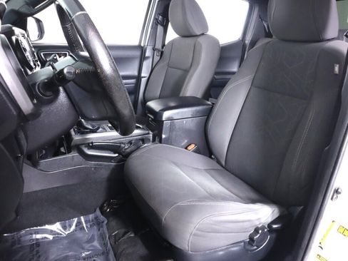 Used 2016 Toyota Tacoma SR AWD/4WD image 32