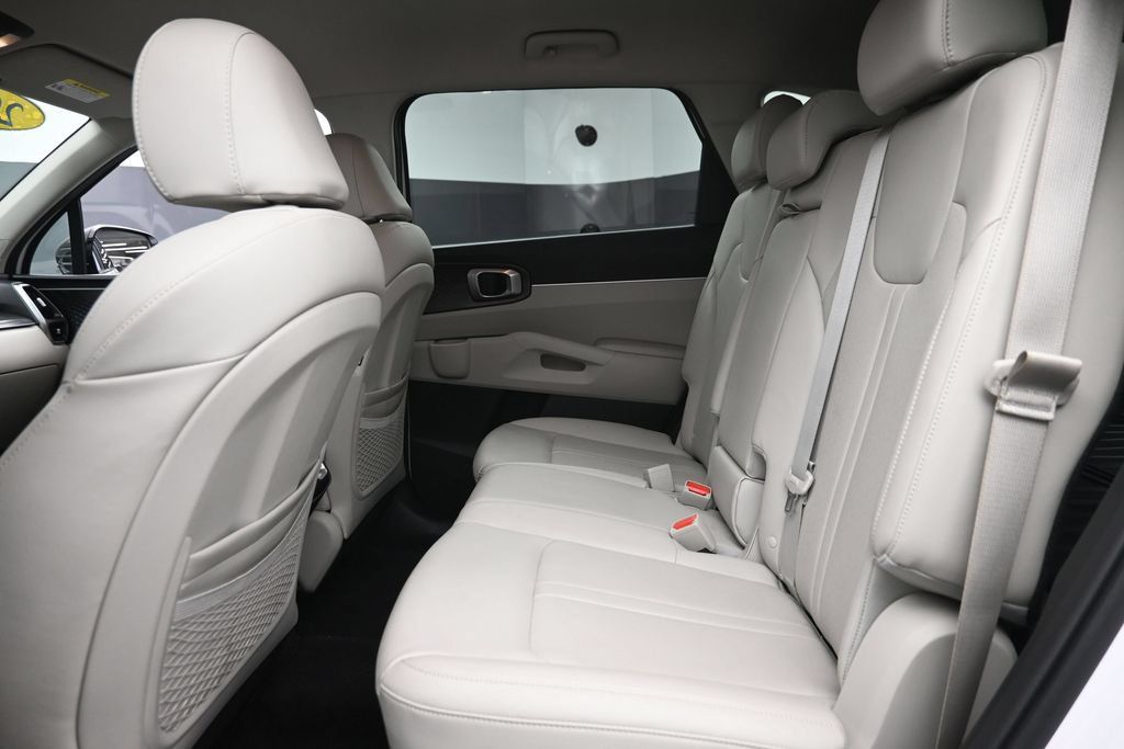 Used 2022 Kia Sorento S FWD image 12