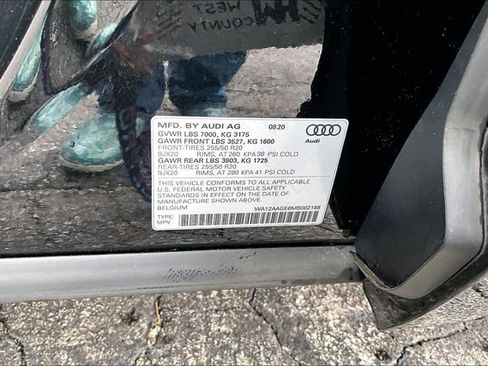 Used 2021 Audi e-tron Premium Plus w/ Premium Plus Package image 30