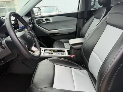 Used 2024 Ford Explorer XLT w/ Equipment Group 202A AWD/4WD image 16