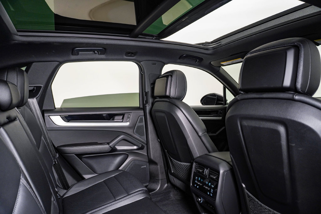 Certified 2024 Porsche Cayenne S AWD/4WD image 16