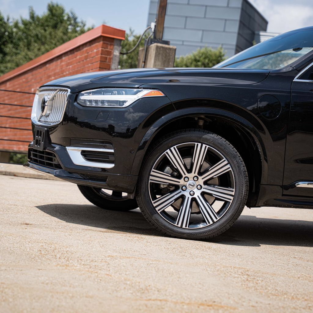 Certified 2024 Volvo XC90 T8 Ultimate w/ Protection Package Premier AWD/4WD image 2